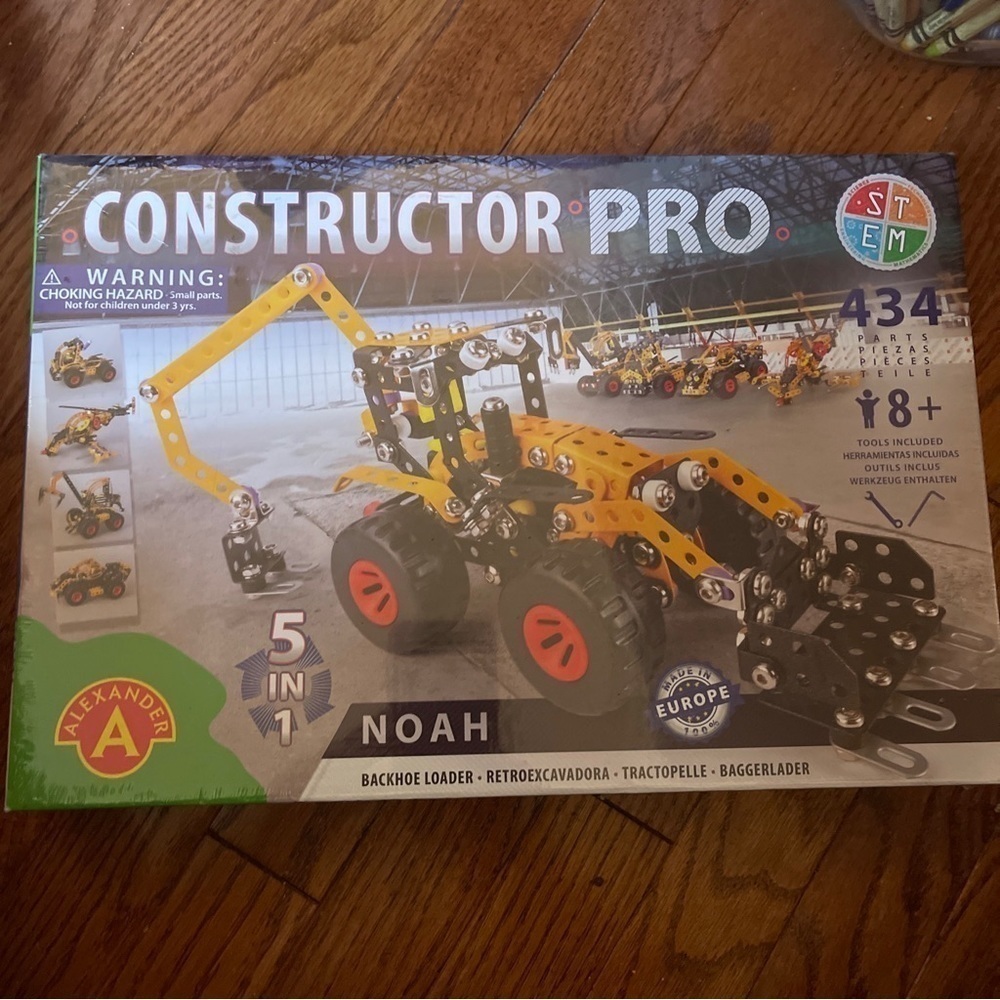 Constructor Pro  STEM Alexander 5 In 1 Backhoe Loader Noah.